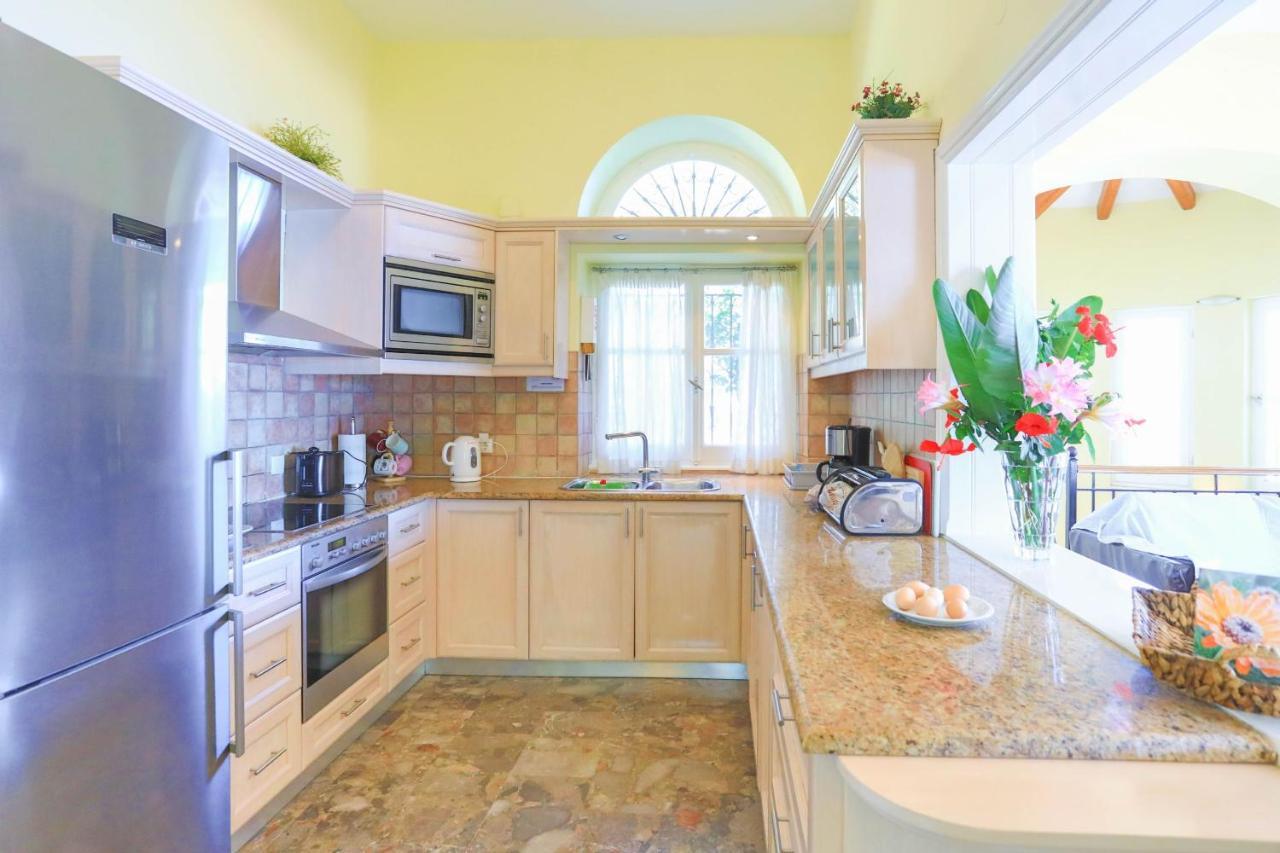 House On The Rocks Villa Katavolos Exterior photo