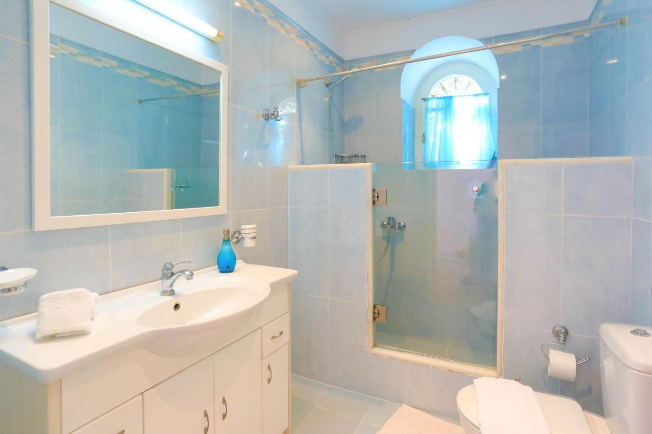House On The Rocks Villa Katavolos Exterior photo